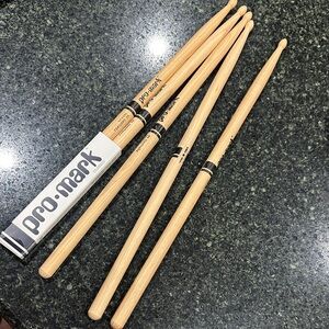 Pro-Mark Drumsticks hickory 5A forward 16” lacquer oval tip set of 5